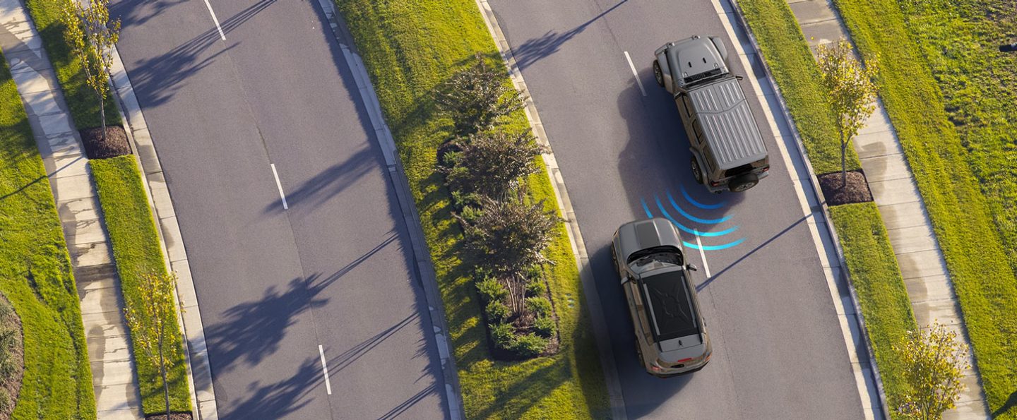 The sensors on the 2020 Jeep Wrangler detecting another vehicle in its blind spot.